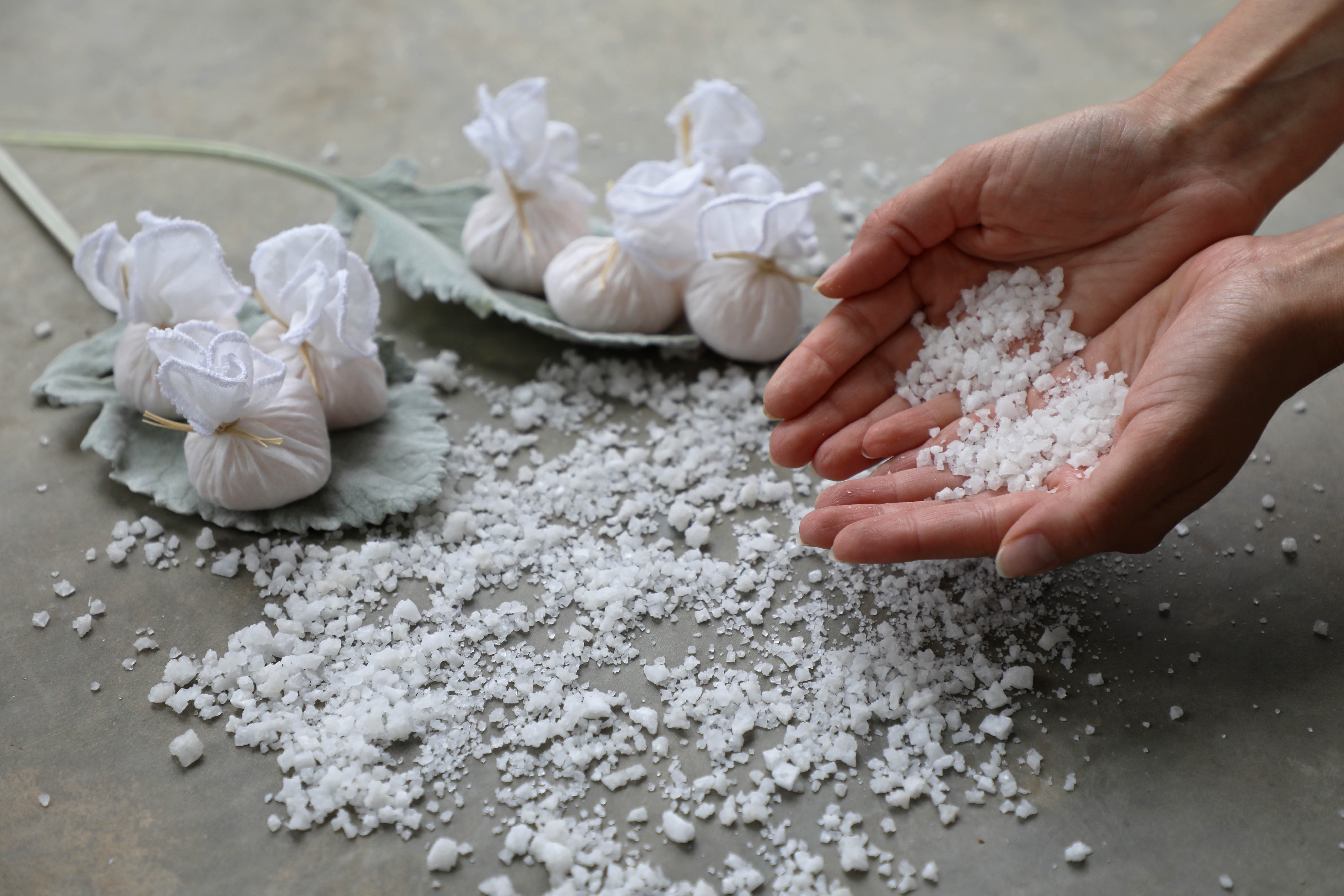 Amber bath salts