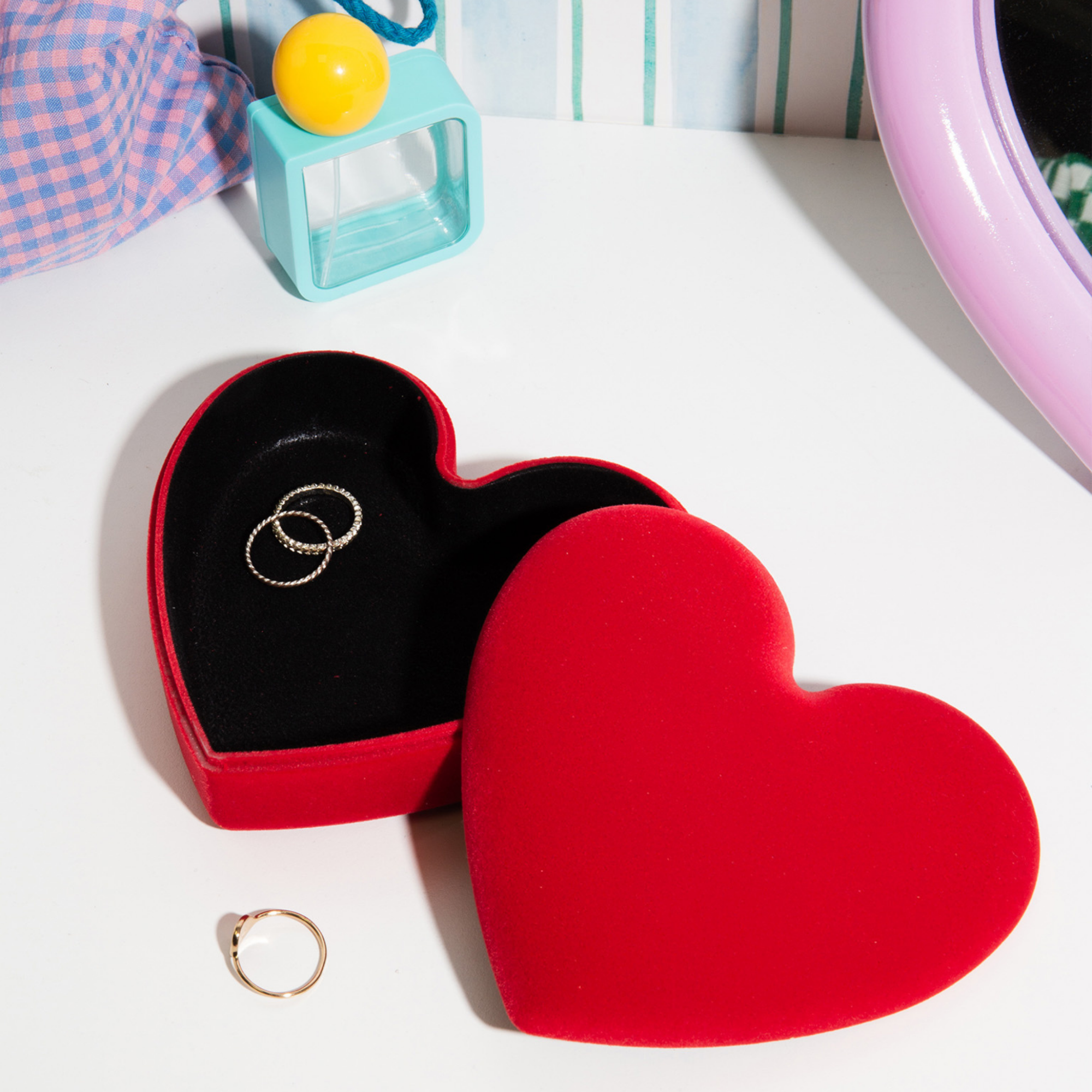 Love Velvet Box Red - Image 2